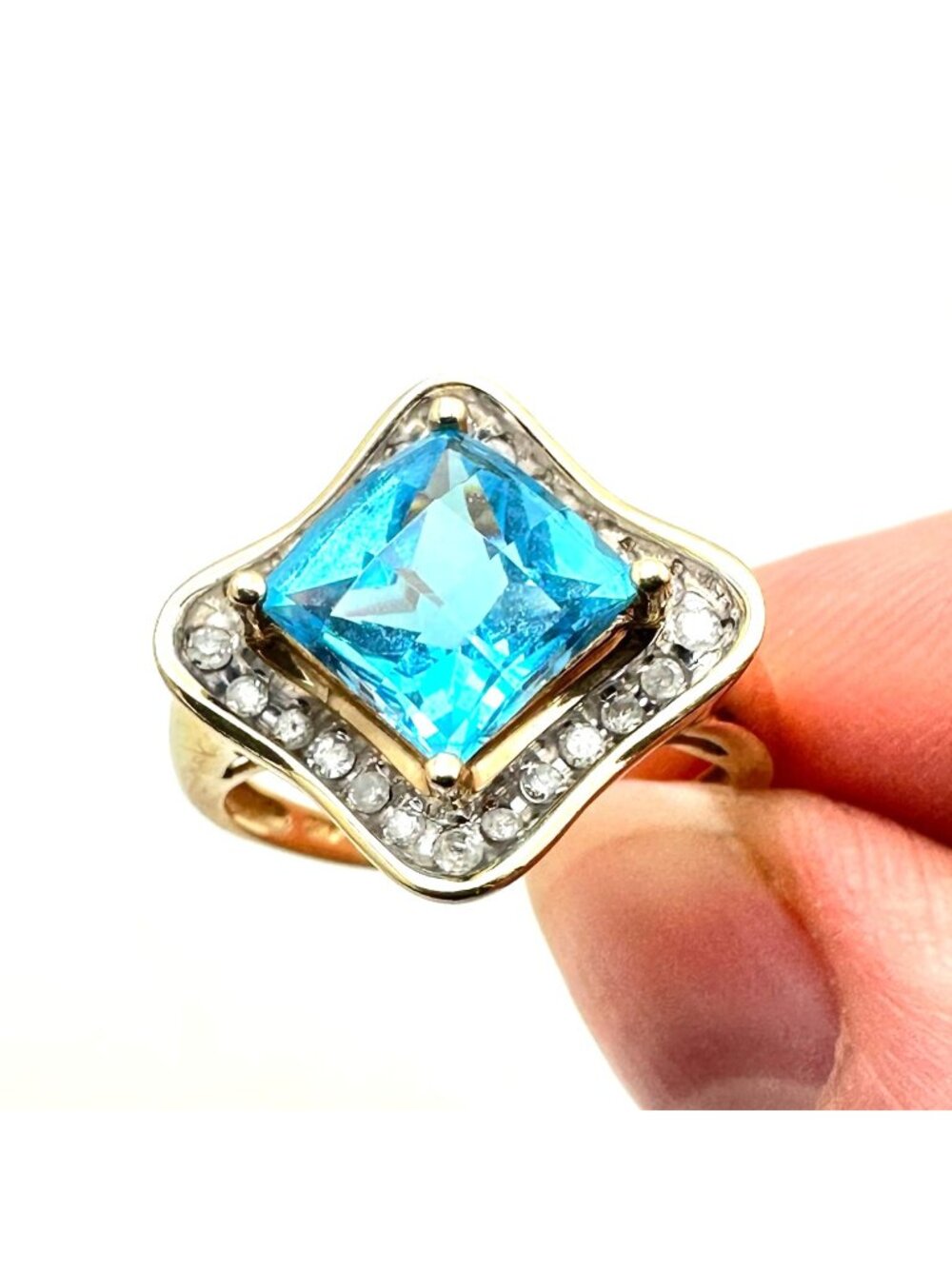 Womens Ring 10K Gold Blue Topaz Diamond 4.2 Grams Size 7.25 Estate Jewelry - Picture 2 of 7